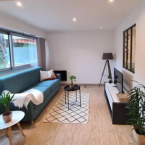 5mn Perfumeries & Old Town, Free Small Parking Appartement